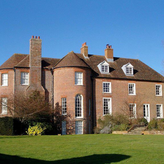 image of Holywell house courtesy of Duncan Toms